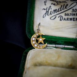 ANTIQUE 18CT GOLD PEARL CRESCENT STAR CHARM PENDANT