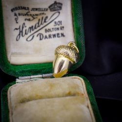 VINTAGE 9CT GOLD ACORN CHARM PENDANT DATED 1963