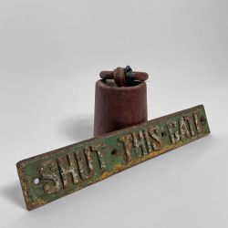 LONDON SOUTHWESTERN RAILWAY PAINTED CAST IRON SIGN SHUT THIS GATE