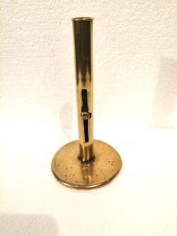 AN EARLY 19TH CENTURY BRASS HOG SCRAPER CANDLESTICK