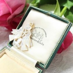 ANTIQUE HOLYLAND CARVED MOTHER OF PEARL BIRD OF PEACE DOVE PENDANT