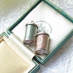 TWO STERLING SILVER VINTAGE ONE POUND NOTE CHARM VINTAGE 10 SHILLINGS