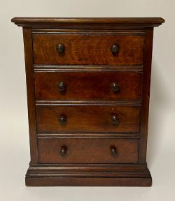 ANTIQUE MINIATURE OAK TABLETOP CHEST OF DRAWERS ANTIQUE MINIATURE OAK TABLETOP CHEST OF DRAWERS