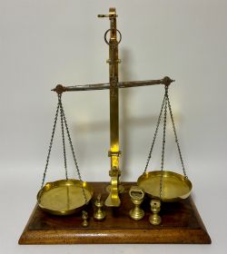 LARGE ANTIQUE WT AVERY SCALES
