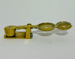 VICTORIAN SOVEREIGN SCALES
