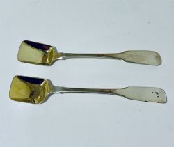 PAIR OF GEORGIAN IRISH SILVER SALT SHOVELS
