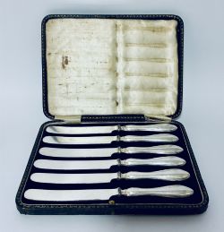 SET OF 6 ANTIQUE SILVER HANDLED BUTTER KNIVES