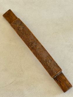 AN ANTIQUE CARVED PRESSMOULD