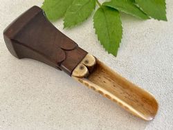 AN ANTIQUE TREEN GEORGIAN APPLE CORER MAHOGANY AND BONE