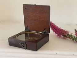 A GEORGIAN TRAVELLINGEXPLORERS COMPASS