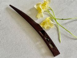 AN ANTIQUE DATED TREEN KNITTING SHEATH SOCKS HEARTS