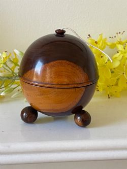 ANTIQUE SPHERICAL STRING BOX ON BALL FEET
