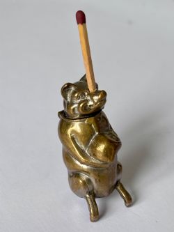 ANTIQUE NOVELTY SEATED PIG VESTA CASE LITTLE WADHURST FARM MATCH SAFE