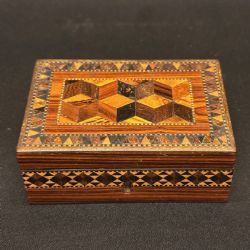 SMALL VICTORIAN TUNBRIDGEWARE TRINKET BOX