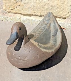 CHARMING ANTIQUE WOODEN DECOY DUCK HAND PAINTED