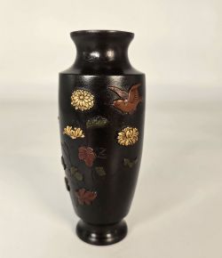 JAPANESE BRONZE VASE MEIJI PERIOD CIRCA 1900 15CM HIGH