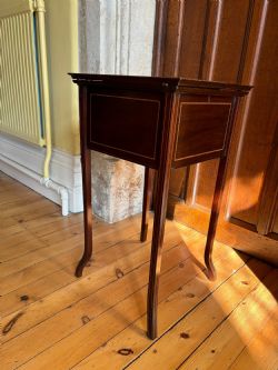 EDWARDIAN MAHOGANY AND INLAID WORK BOX SEWING TABLE