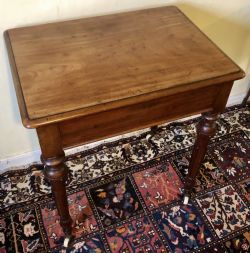 SMALL VICTORIAN MAHOGANY SIDE TABLE WITH DRAWER