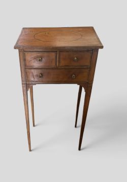 SMALL EARLY 19TH CENTURY SATINWOOD SIDE TABLE