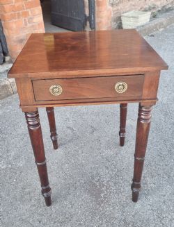 19TH CENTURY MAHOGANY SIDE TABLE OR LAMP TABLE