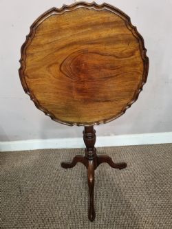 GEORGIAN MAHOGANY PIE CRUST EDGE TIPPING TOP TABLE