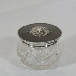 LONDON 1916 GEORGE V STERLING SILVER CUT GLASS TRINKET BOX WITH TORTOISE SHELL LID