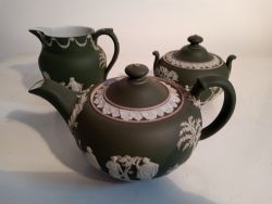 LATE 1800'S WEDGWOOD OLIVE GREEN BACHELOR TEASET