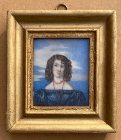 ORIGINAL EARLY 19TH CENTURY ANTIQUE MINIATURE WATERCOLOUR PAINTING ON IVORY PORTRAIT OF A YOUNG LADY WITH RINGLETS WEARING A BLUE GOWN