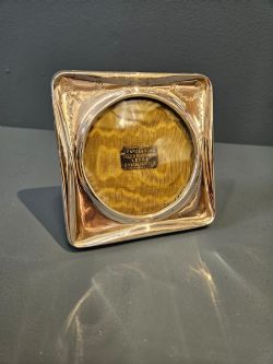 EDWARDIAN ENGRAVED SILVER PHOTO FRAME