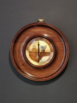 SMALL VICTORIAN CIRCULAR MAHOGANY FRAMED MIRROR