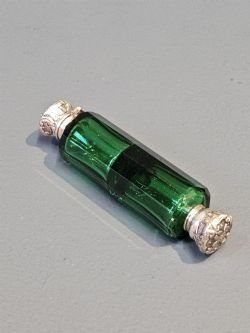 VICTORIAN EMERALD GLASS SCENT AND SMELLING SALTS BOTTLE
