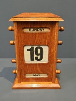 EDWARDIAN GOLDEN OAK PERPETUAL DESK CALENDAR