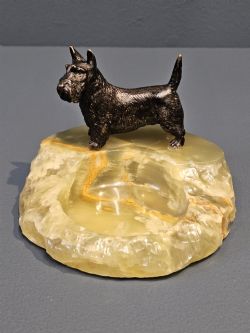 1920'S COLD PAINTED BRONZE SCOTTIE DOG DESK TIDY