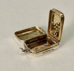 ANTIQUE MINIATURE GEORGIAN SILVER VINAIGRETTE PEMBERTON