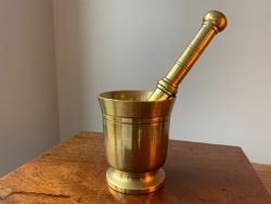 VICTORIAN BRASS APOTHECARIES PESTLE MORTAR MARKED 'HBS'